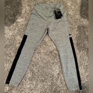 NWT Women’s Nike leggings small
